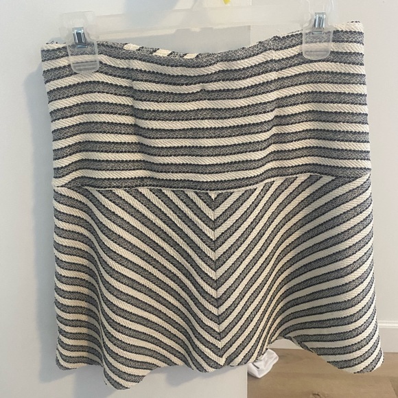 Ann Taylor LOFT Cream & Grey Striped Mini Skirt MP. Size S - Picture 3 of 5